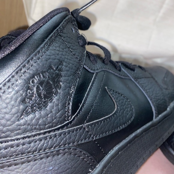 Black Jordan 1's - Picture 8 of 12